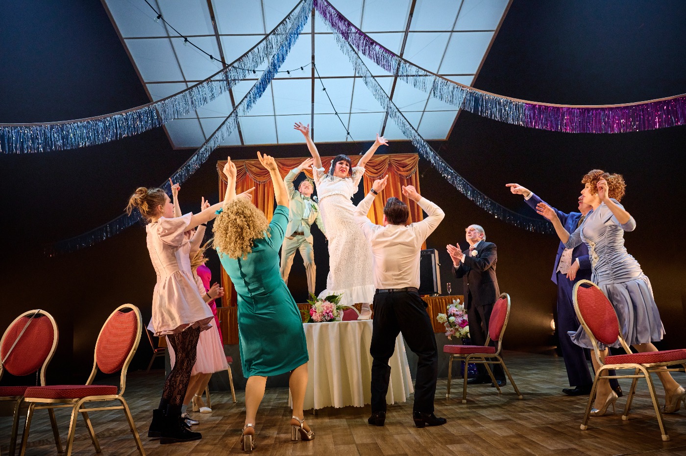 Wenn die Sterne fallen – Theater Osnabrück – Christian Schlüter inszeniert Beth Steels englisches Familien-Sozialdrama